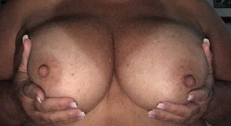 Naughty Nikki Escort